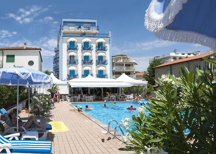 Plaza Esplanade Hotel 3*