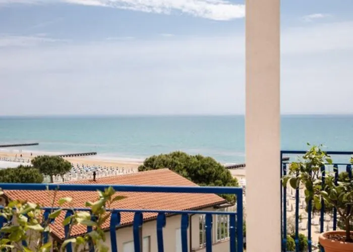 Plaza Esplanade Hotel 3*