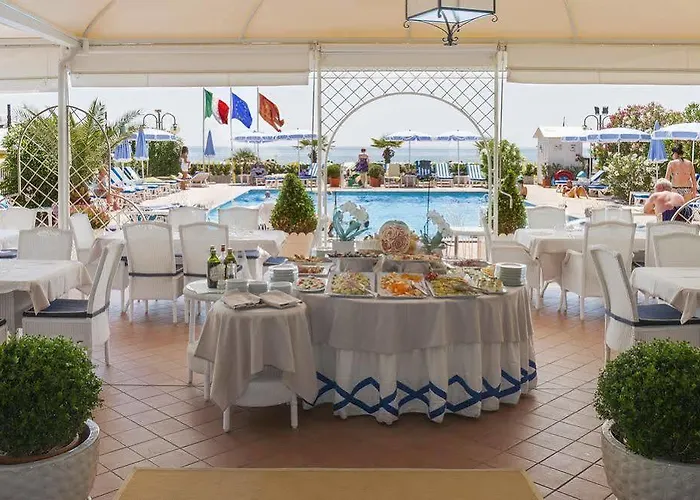 Plaza Esplanade Hotel 3*