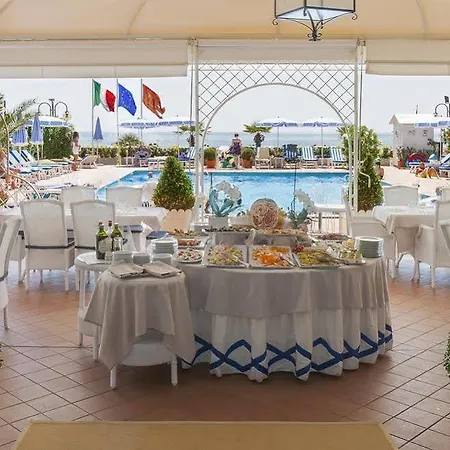 Plaza Esplanade Hotel 3*