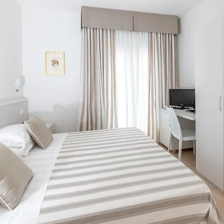Plaza Esplanade 3*